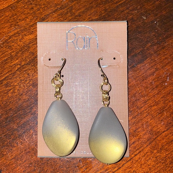 Rain earrings never worn - Picture 3 of 3
